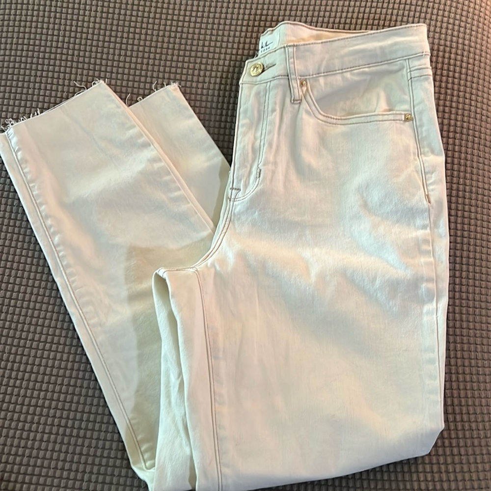 Nicole Miller skinny jeans. Like New#! Off-white. Size 8. Raw hem. Tan stitching